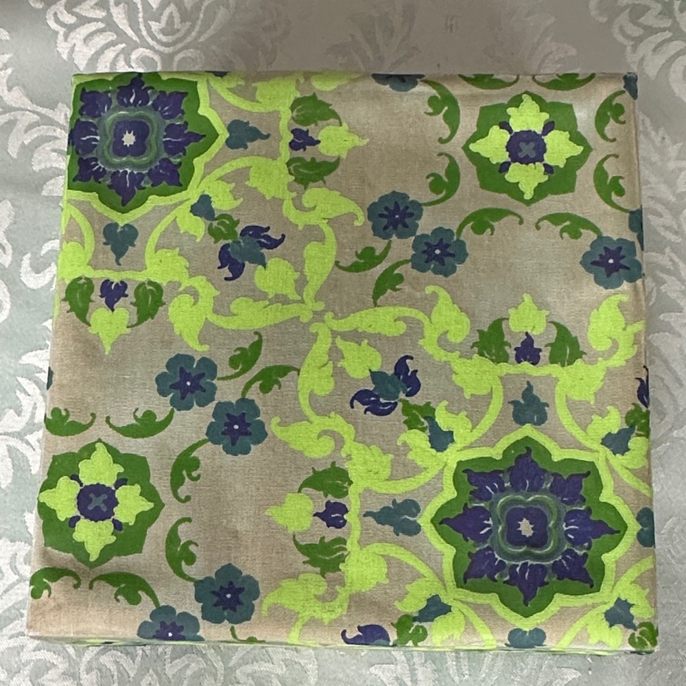 Vintage Floral Patterned jewelry Box - Picture 5 of 12